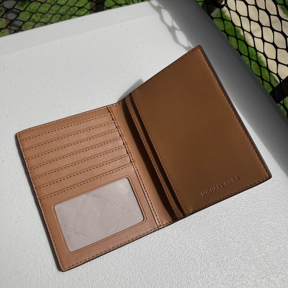 Michael Kors Jet Set Signature MK Logo Brown Passport Cover Card Holder Travel - Picture 7 of 12